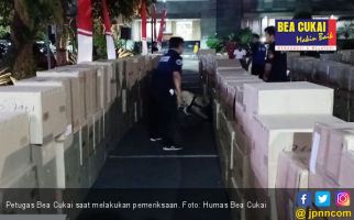 Sinergi Bea Cukai dan Kepolisian Gagalkan Penyelundupan 8 Truk Barang Ilegal - JPNN.com