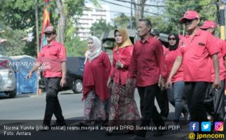  Norma Yunita, si Cantik Mantan Sopir Mobil Damkar, Resmi jadi Anggota DPRD Surabaya - JPNN.com