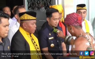 Ritual Adat agar Malapetaka Tidak Menyerang Penajam Paser Utara - JPNN.com