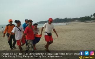 Terseret Ombak Pantai Karang Bolong, Seorang Santri Hilang - JPNN.com