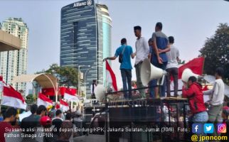 Massa Pro dan Kontra Capim Saling Seruduk di depan KPK - JPNN.com