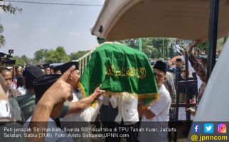 Testimoni SBY Saat Pemakaman Ibundanya di TPU Tanah Kursir - JPNN.com