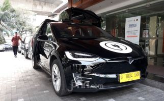 Tesla Diperintahkan Menarik Kembali 12.300 Model X di Seluruh Dunia - JPNN.com