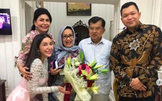 Jusuf Kalla dan Kiai Ma'ruf Amin jadi Saksi Pernikahan Dokter Cantik Ini - JPNN.com