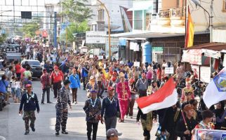 Satgas Pelantara IX Sail Nias 2019 Gelar Pawai Budaya di Kota Sibolga - JPNN.com