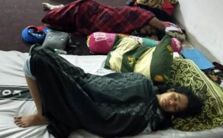 Bu Titi Tidur Bareng Honorer K2, Insyaallah Kebahagiaan Datang pada Waktunya - JPNN.com
