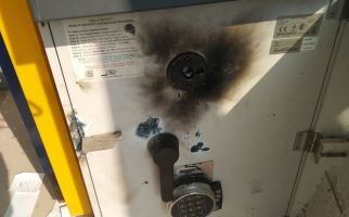 Mesin ATM Dibobol dengan Las, Perampok Gondol Sejumlah Uang Tunai - JPNN.com