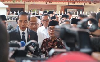 Melayat ke Rumah BJ Habibie, Jokowi Ikut Salat Jenazah - JPNN.com