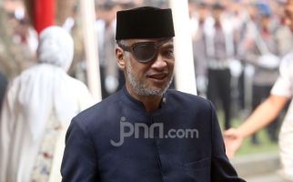 Terungkap Penyebab Mata Kanan Thareq Kemal Habibie Ditutup - JPNN.com