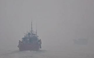 Kabut Asap Juga Ganggu Jarak Pandang Kapal Berlayar - JPNN.com