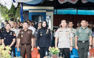 Bersinerga dengan Penegak Hukum Ternate, Bea Cukai Musnahkan Rokok Ilegal - JPNN.com