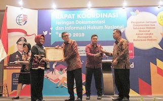 JDIH Kemnaker Raih Penghargaan Terbaik II JDIHN Award 2019 - JPNN.com