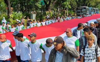 Bawa Bendera Raksasa ke Depan Istana demi Desak Jokowi Segera Lantik Firli Cs - JPNN.com