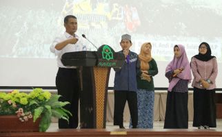 Mentan Amran Perkenalkan Mekanisasi Pertanian di UIN Makassar - JPNN.com