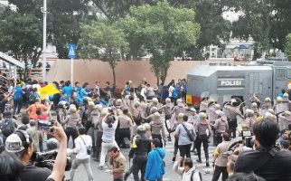 Ini Penyebab Massa PMII Bentrok dengan Polisi di Depan Gedung KPK - JPNN.com