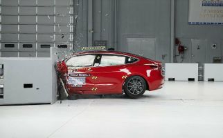 Tesla Model 3 Jadi Mobil Listrik ke-2 Diganjar Top Safety Pick Award - JPNN.com