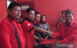 Pak Kades Cibodas Siap Bertarung di Pilkada Lewat PDIP - JPNN.com