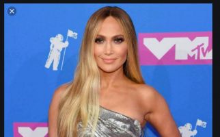 Malaysia Larang Penayangan Film Jennifer Lopez Berjudul Hustlers, Tentang Apa ya? - JPNN.com
