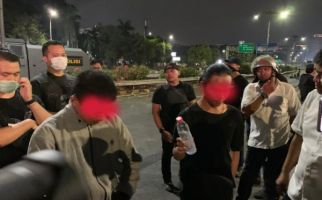2 Peserta Aksi Demo Mahasiswa Agresif Menyerang Polisi, Oh Ternyata - JPNN.com