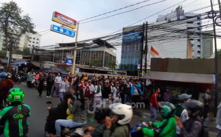 Bunyi Dentuman Bersahutan, Demo Pelajar STM Ricuh Lawan Polisi di Slipi - JPNN.com
