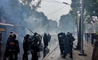 Beredar Kabar Polri Benturan dengan TNI Saat Pengamanan Demo Mahasiswa, Oh Ternyata… - JPNN.com
