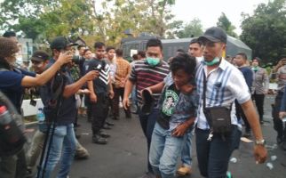 Polisi Tangkap 4 Orang, Bukan Mahasiswa, Siapa Mereka? - JPNN.com