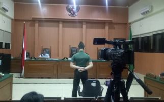Divonis Penjara Seumur Hidup, Prada Deri Permana Berdiri di Depan Hakim, Menangis - JPNN.com