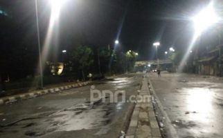 Situasi Terkini Jalan Raya Pejompongan Usai Bentrok Pedemo dengan Polisi - JPNN.com
