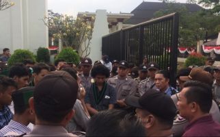 HMI Demo Gubernur-Wagub Banten, Sampaikan Delapan Tuntutan - JPNN.com