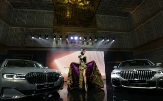 BMW Seri 7 Terbaru Resmi Mengaspal, Harga Rp 2 Miliar - JPNN.com