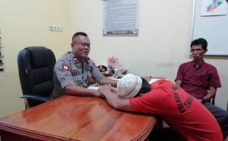 Lihat, Ayah Pencabul Anak Kandung Menangis Saat Diperiksa Polisi: Tolong Pak! - JPNN.com