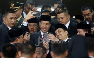 Jokowi Minta Menterinya Setop Kebiasaan Ini - JPNN.com