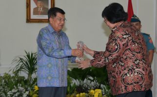Menteri LHK Terima Penghargaan untuk Inovasi Sipongi dan Proper dari Wapres - JPNN.com