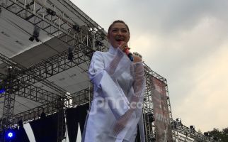 Pesan Perdamaian Siti Badriah di Konser 'Musik Untuk Republik' - JPNN.com