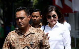 Bupati Cantik dan Bos GoJek Muncul di Istana dengan Baju Putih - JPNN.com