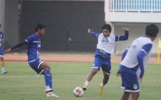 Hukuman Berat Menanti Tolle Atas Aksi Brutalnya di Laga PSIM vs Persis - JPNN.com