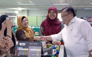 Menyalami Pegawai Tiap Lantai, Menteri Bambang Disambut Hangat - JPNN.com