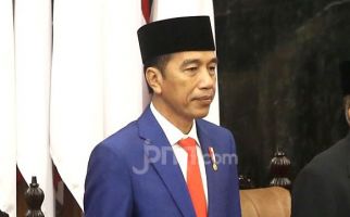 Presiden Jokowi Minta Nadiem Makarim Evaluasi Kurikulum Besar-besaran - JPNN.com