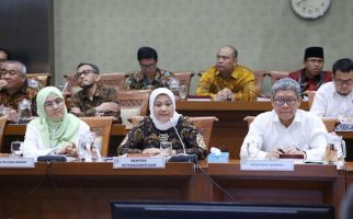 Menaker Ida Fauziyah Hadiri Raker Perdana di DPR - JPNN.com