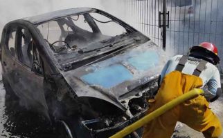 Bum, Mobil yang Dikendarai Pelajar Terbakar - JPNN.com