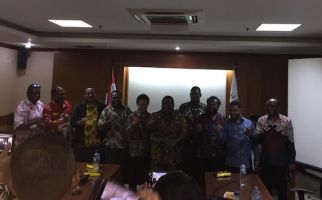 Filep Wamafma: Partai Lokal Penting Untuk Mengayomi Hak Politik Orang Asli Papua - JPNN.com