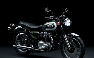 Kawasaki W800 Baru Resmi Mengaspal di Indonesia, Harga Rp 285 Juta - JPNN.com