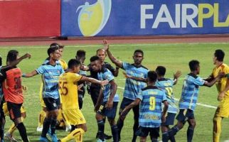 Diwarnai Insiden Perkelahian dan Fan Masuk Lapangan, Sriwijaya FC Taklukkan Persewar - JPNN.com