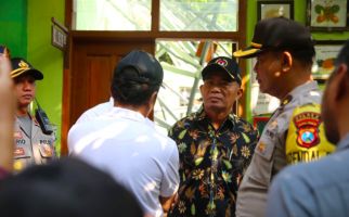 Kunjungi SDN Gentong, Menko PMK Pertanyakan Rehabilitasi Sekolah 10 Tahun Lalu - JPNN.com