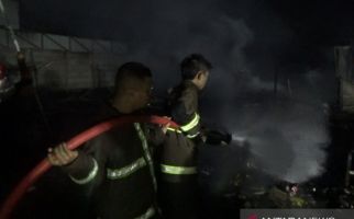 Api Berasal dari Kios Minyak Wangi, dengan Cepat Merembet ke 45 Bangunan - JPNN.com