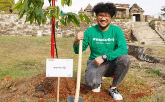 Peduli Lingkungan, Kunto Aji Ikut Hijaukan Candi Ratu Boko - JPNN.com