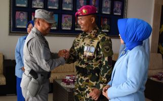 Wow...Seragam Apa Itu Kok Kelihatan Keren Banget? - JPNN.com