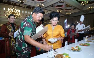 Keren! Panglima TNI Jadi Juri Lomba Memasak Nasi Goreng - JPNN.com