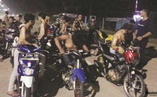 Rasain, Pembalap Liar Dihukum Dorong Motor Dua Kilometer - JPNN.com