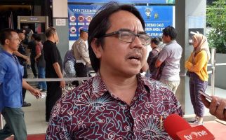 Tanpa Pengacara, Ade Armando Penuhi Panggilan Polda Metro Jaya - JPNN.com
